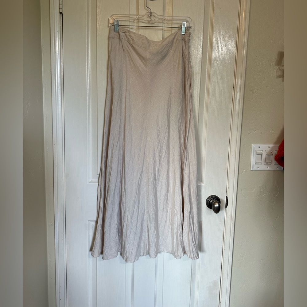 💯 Linen skirt size 10 cute back detail